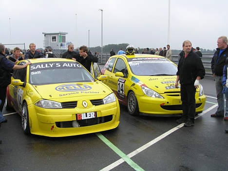 Sally Racing stillede med både DTC og Advan Cup bilerne.
